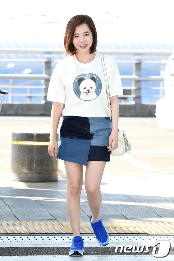 Kieu nu Han xau – dep khi phoi chan vay jeans ngan anh 5