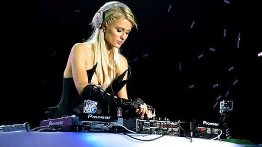 Khán giả phát cuồng khi Paris Hilton làm DJ ảnh 1 Khan gia phat cuong khi Paris Hilton lam DJ anh 1