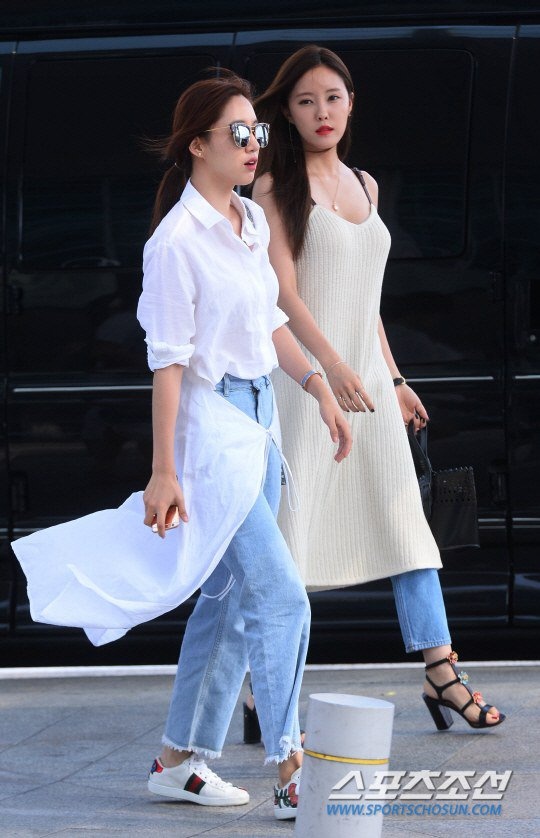 Kieu nu Kpop duoc tro ly chinh vay khi toi san bay anh 6