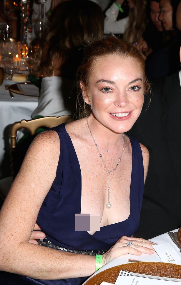 Lindsay Lohan ho henh lo nguc anh 2