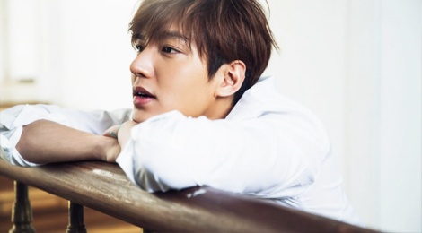 Lee Min Ho dong 2 vai cung luc trong phim xuyen khong hinh anh
