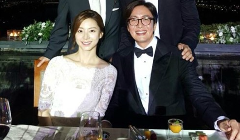 Bae Yong Joon va vo bau anh 2