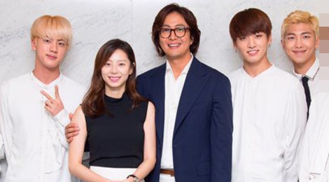 Bae Yong Joon thap tung vo bau di xem ca nhac hinh anh