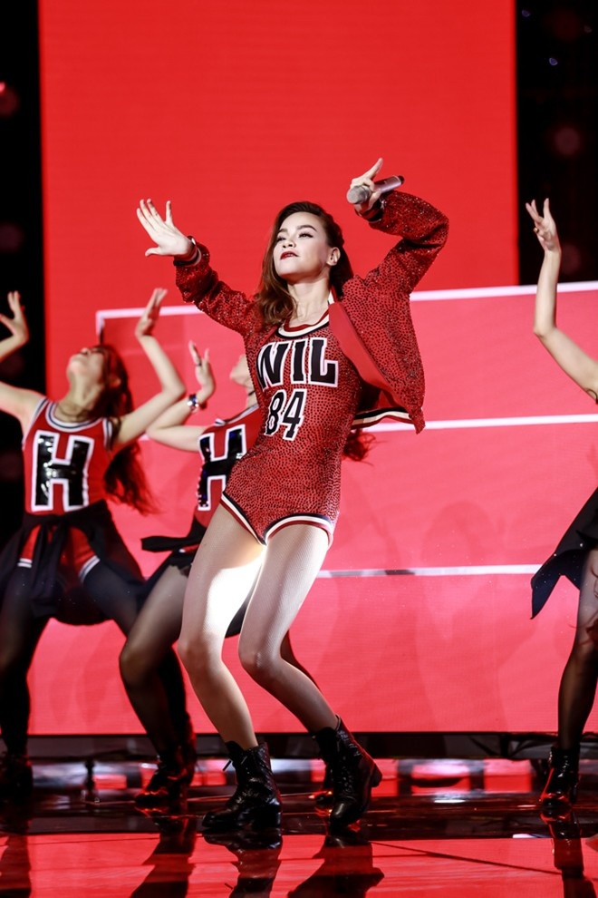 Ho Ngoc Ha mac ho bao anh 7