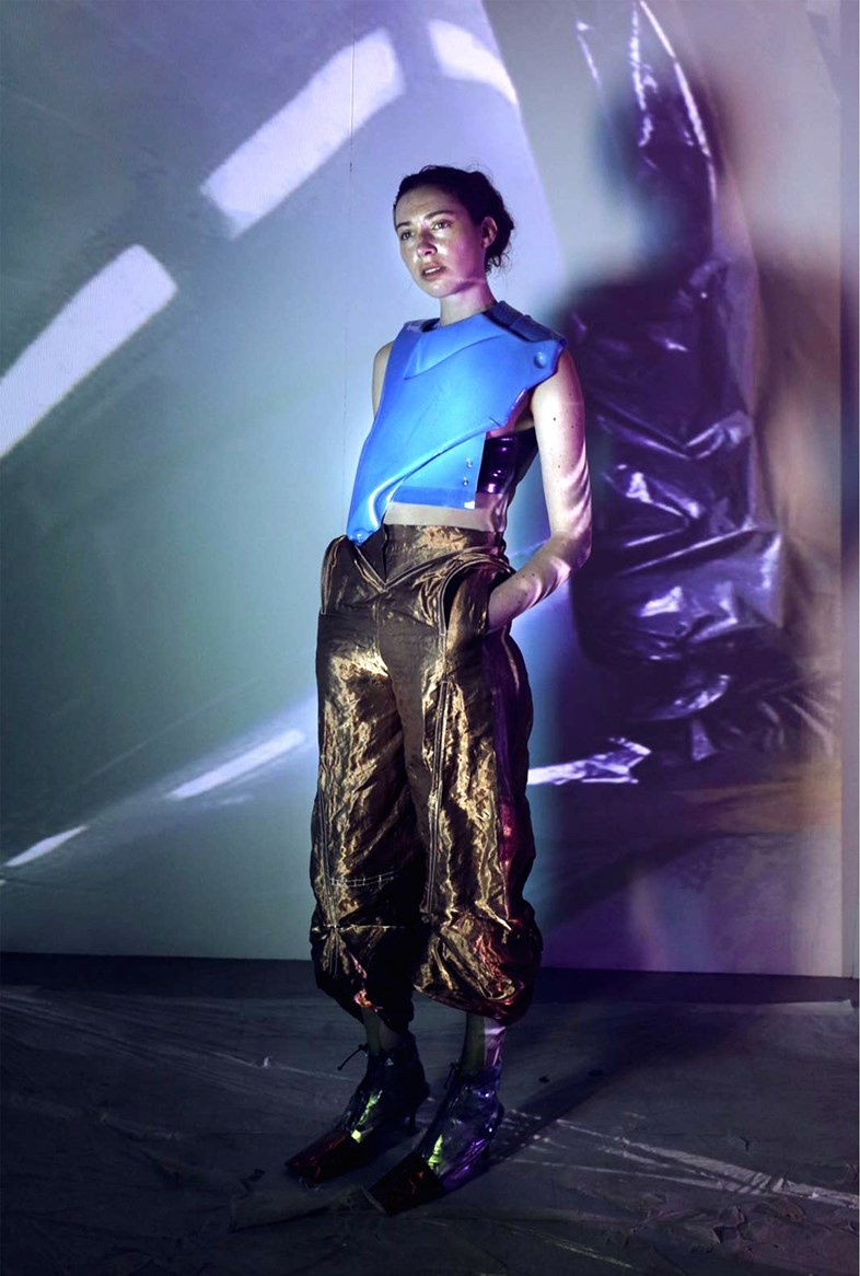 Khi quan ao duoc lam tu…vo xe may anh 1