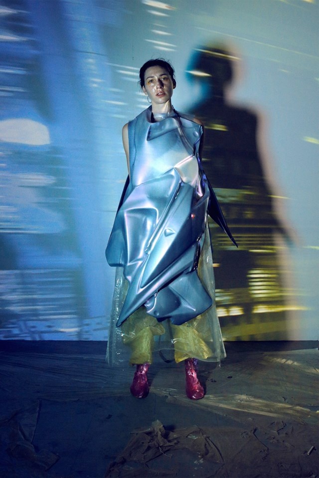 Khi quan ao duoc lam tu…vo xe may anh 2