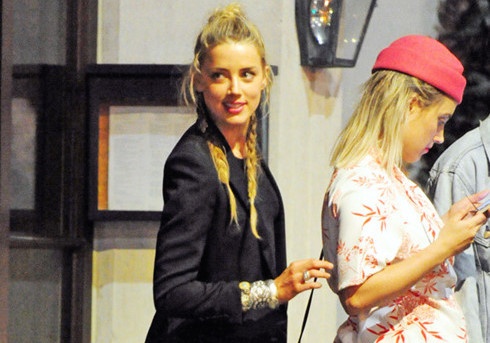 Amber Heard vui ve tiec tung sau khi chia tay Johnny Depp hinh anh