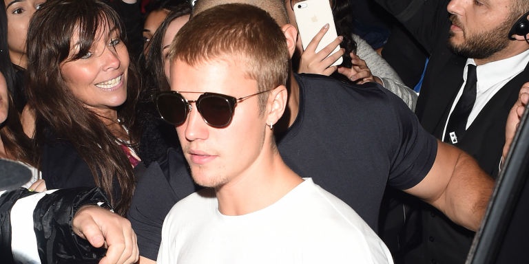 Justin Bieber lại bị bắt gặp cặp kè gái lạ ở London ảnh 6 Justin Bieber lai bi bat gap cap ke gai la o London anh 6