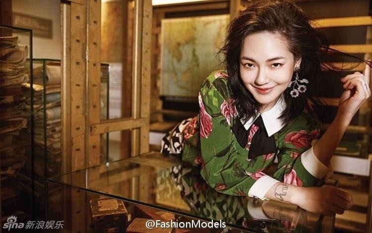 Tieu S tren tap chi anh 7