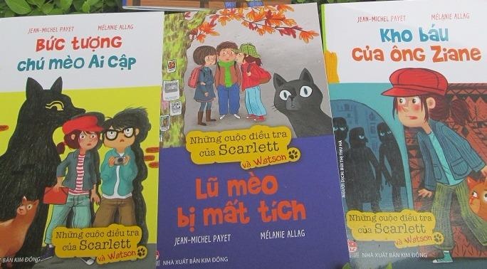 Pha an cung co ban Scarlett va meo beo Watson hinh anh