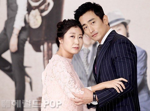 Cha In Pyo om ban dien nu anh 5