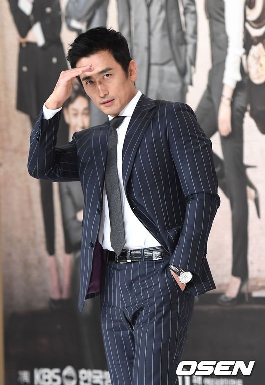 Cha In Pyo om ban dien nu anh 6