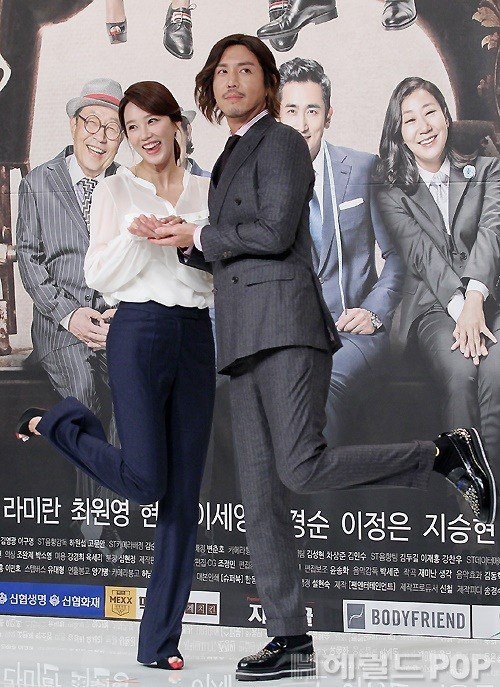 Cha In Pyo om ban dien nu anh 8