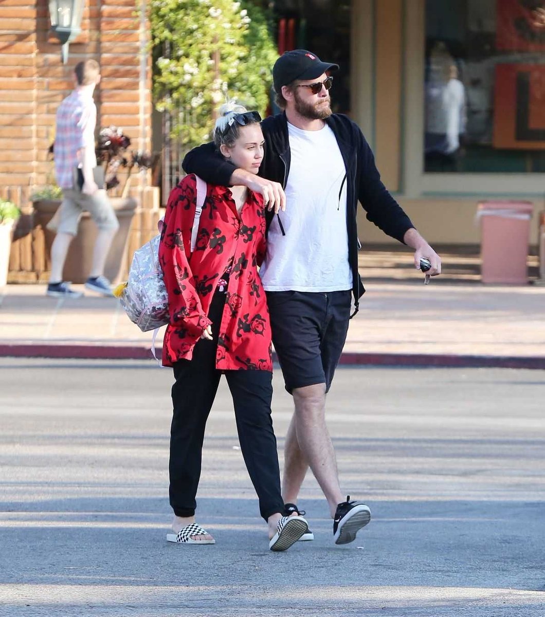 Miley Cyrus va Liam Hemsworth anh 2