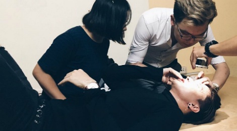 S.T (365) gap tai nan san khau o Ha Noi hinh anh