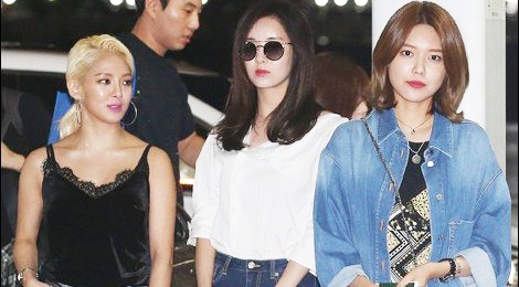 Dan sao SM khoe thoi trang san bay khi den My hinh anh