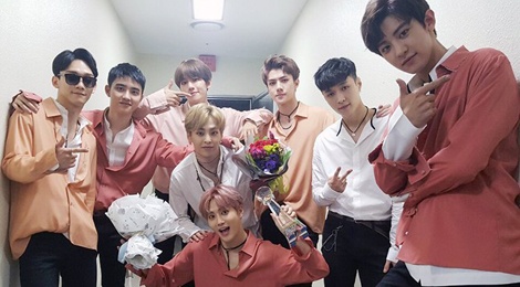 EXO am lien tiep 3 cup trong tuan dau tro lai hinh anh