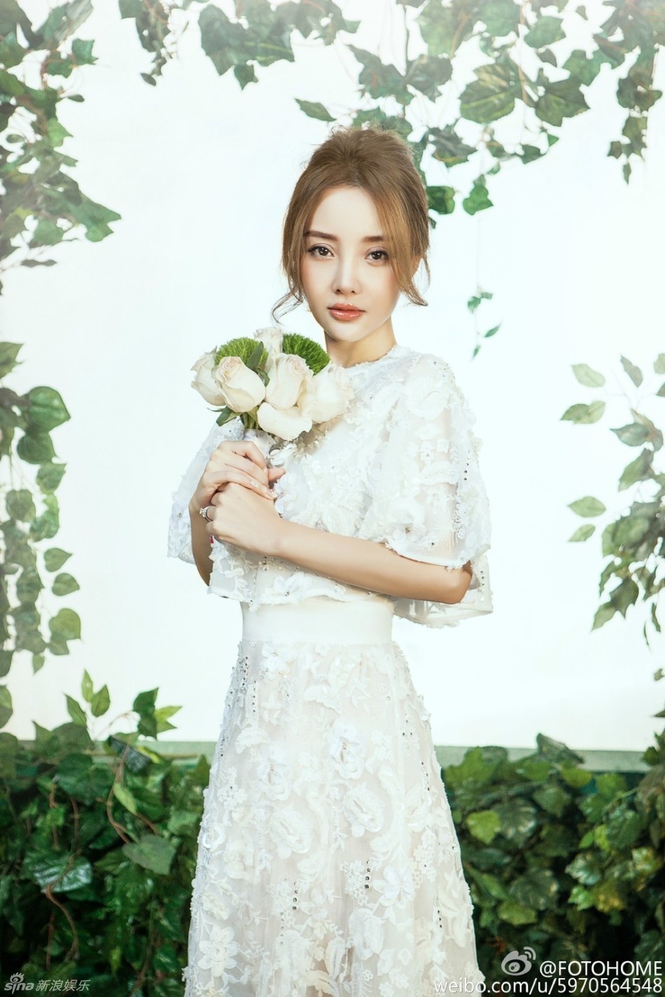 Ly Tieu Lo mac vay cuoi anh 3