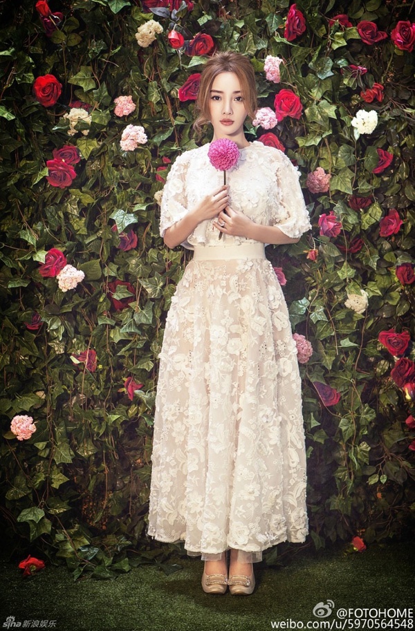 Ly Tieu Lo mac vay cuoi anh 5