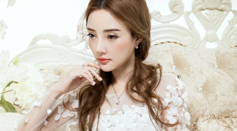 Gai mot con Ly Tieu Lo long lay trong vay cuoi hinh anh