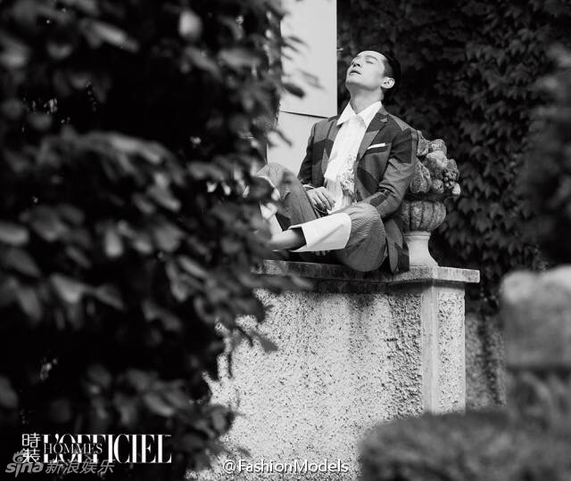 Ho Ca tren tap chi anh 3