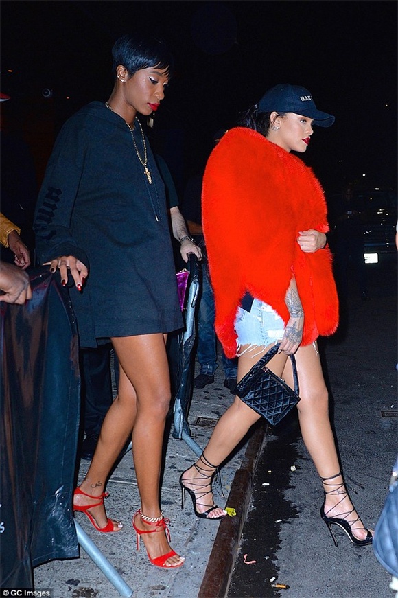 Rihanna hoa thu bong voi mot ao ky di anh 4