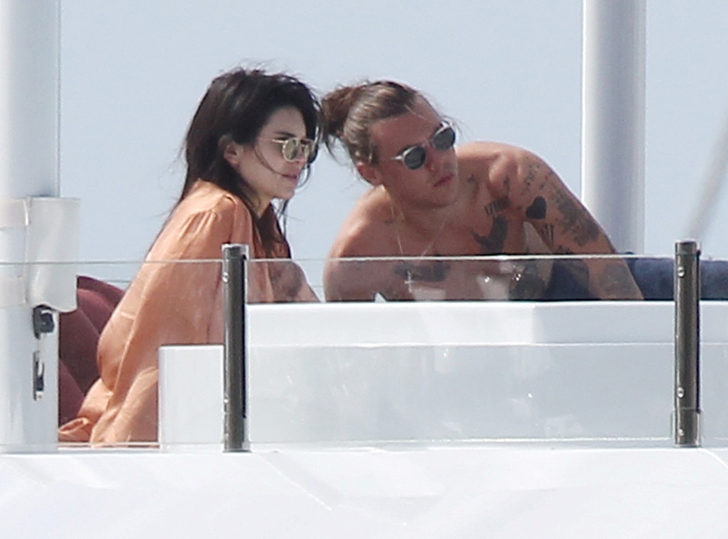 Kendall Jenner tai hop Harry Styles anh 2