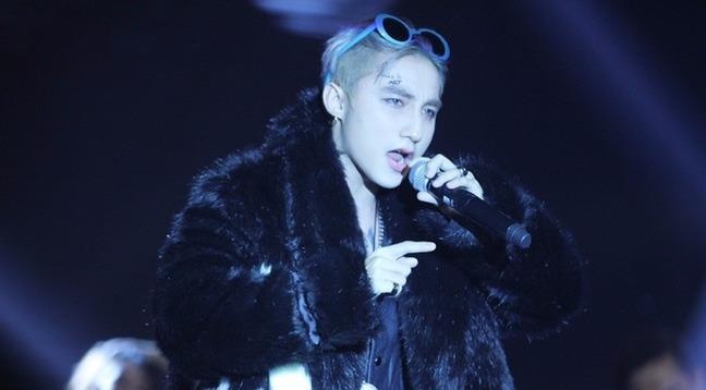 Cu dan mang mix nhac ve chuyen Son Tung dao hinh xam hinh anh