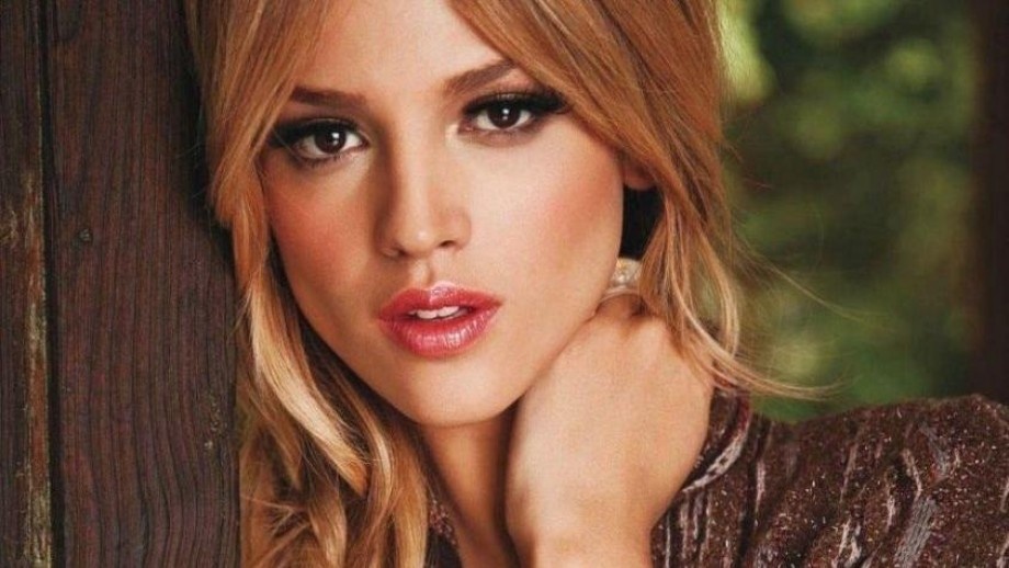 Nhan sac my nhan duoc Calvin Harris va Ronaldo theo duoi hinh anh