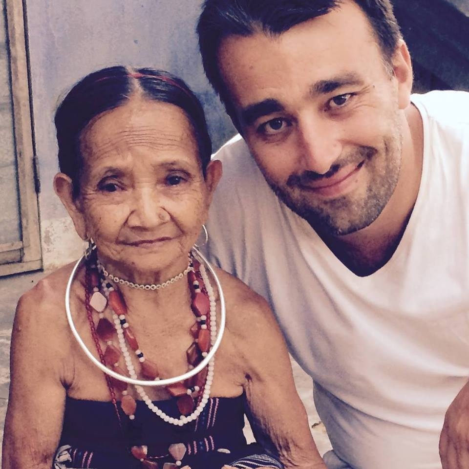 Van Mai Huong duoi ong kinh nhiep anh gia nguoi Phap anh 7