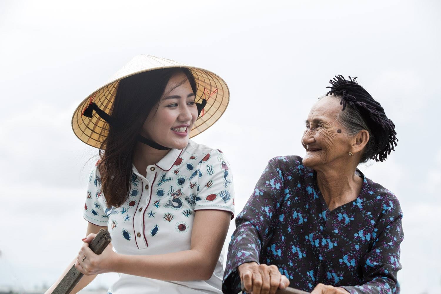 Van Mai Huong duoi ong kinh nhiep anh gia nguoi Phap anh 4