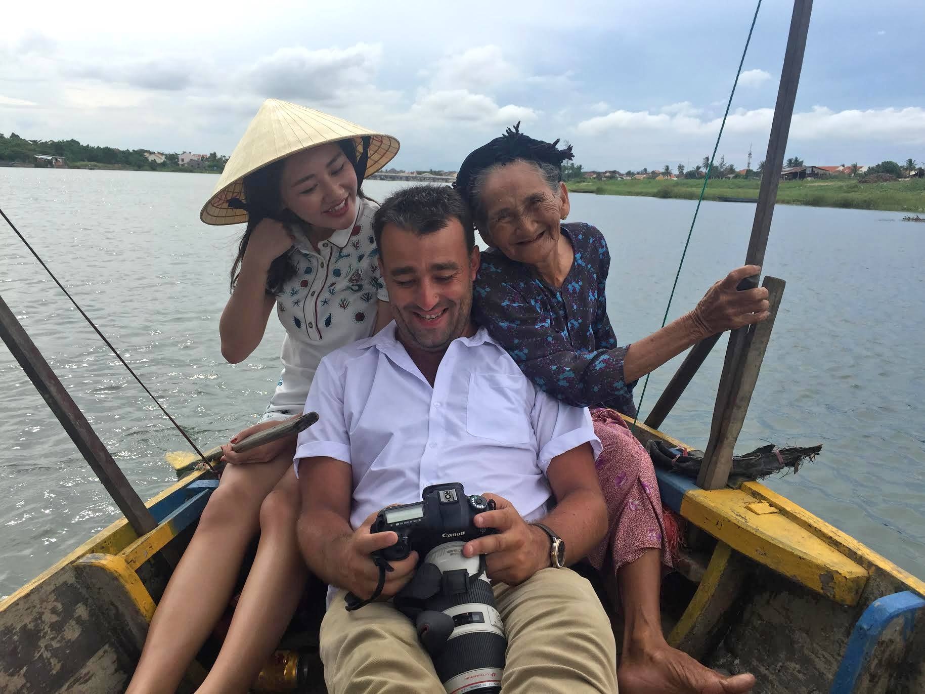 Van Mai Huong duoi ong kinh nhiep anh gia nguoi Phap anh 5