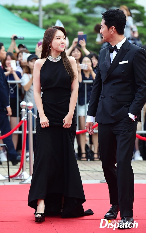 Song Joong Ki tren tham do anh 6