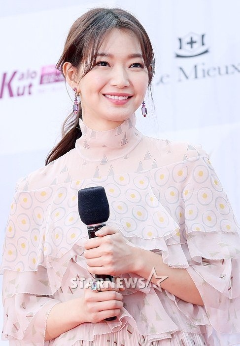 Song Joong Ki tren tham do anh 5