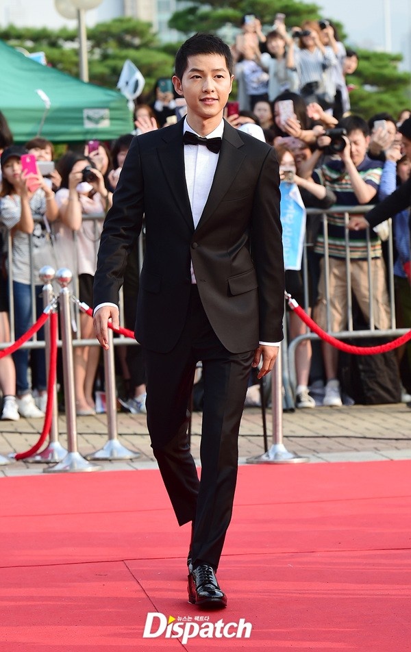 Song Joong Ki tren tham do anh 1