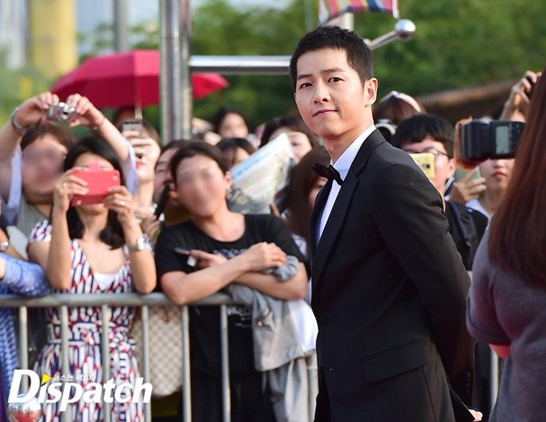 Song Joong Ki tren tham do anh 3