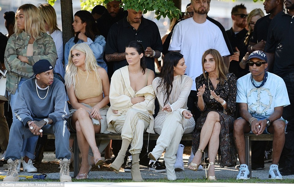 Kanye West gioi thieu BST anh 3