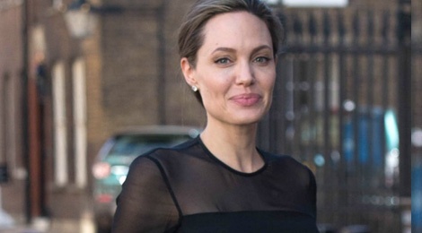 Angelina Jolie ngay cang gay guoc hinh anh