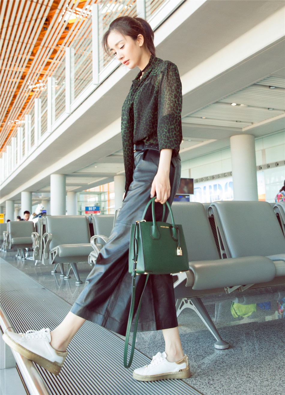 Duong Mich va thoi trang san bay anh 2