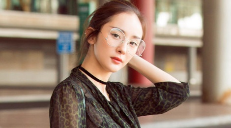 Duong Mich tuoi tan du chay show lien tiep hinh anh