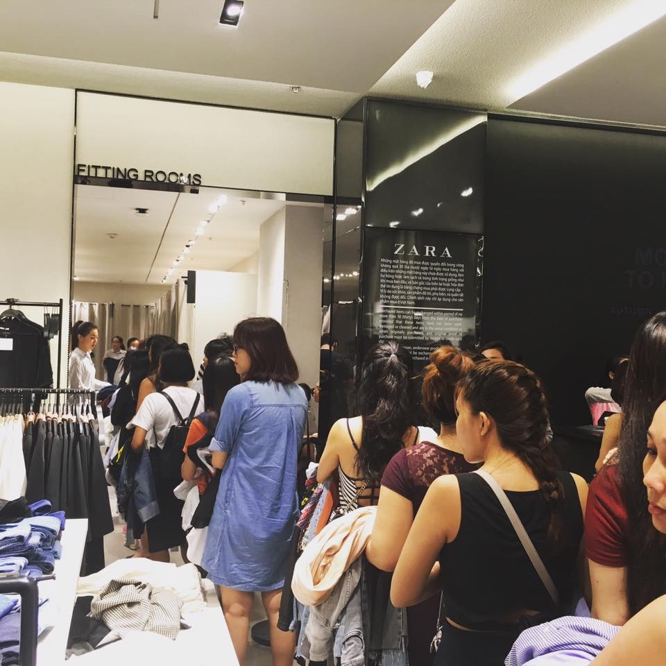 Những điểm trừ ở cửa hàng Zara Việt Nam ảnh 1 Nhung diem tru o cua hang Zara Viet Nam anh 1