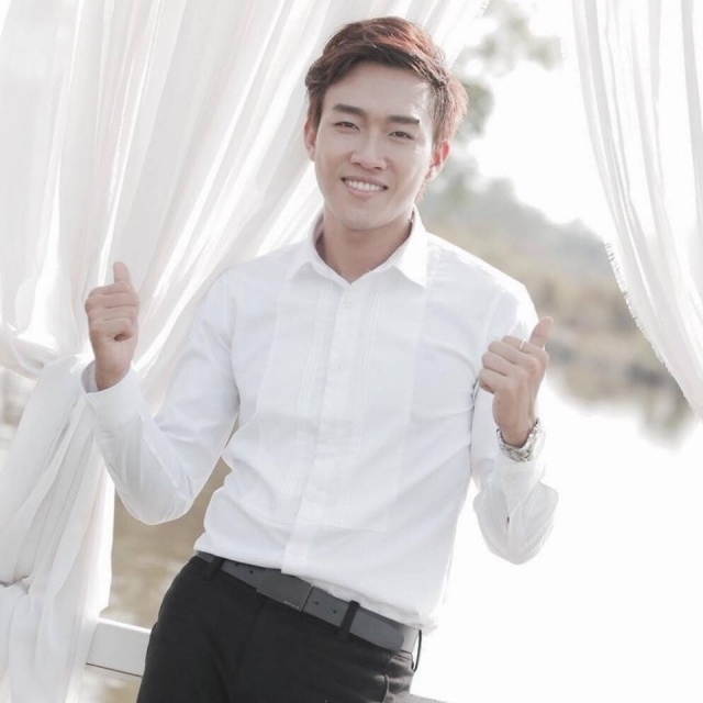 Quá khứ làm lơ xe,  bảo vệ của giải Bạc Thần tượng bolero ảnh 3 Qua khu lam lo xe,  bao ve cua giai Bac Than tuong bolero anh 3