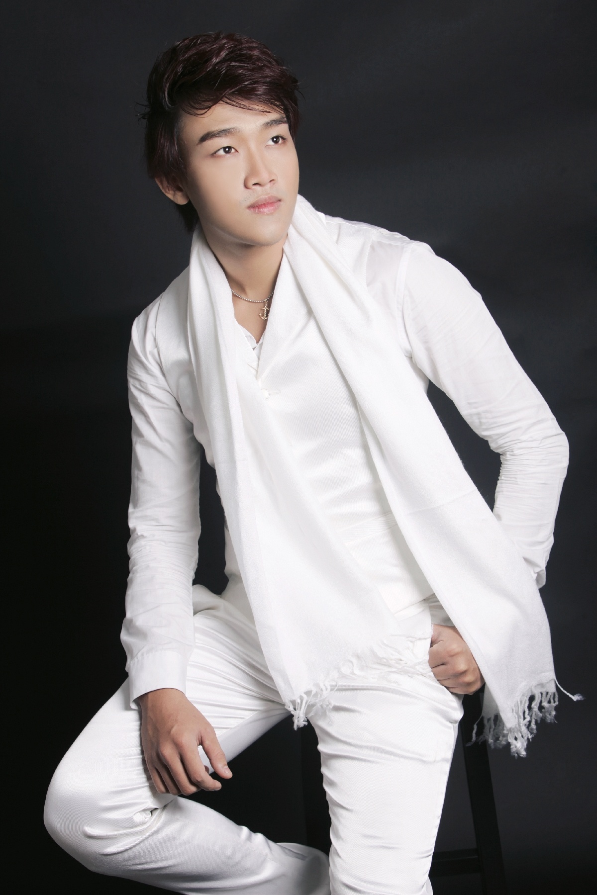 Quá khứ làm lơ xe,  bảo vệ của giải Bạc Thần tượng bolero ảnh 2 Qua khu lam lo xe,  bao ve cua giai Bac Than tuong bolero anh 2
