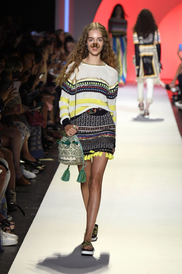 NYFW: Bo loc cua Snapchat buoc ra doi thuc anh 1