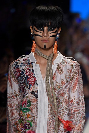 NYFW: Bo loc cua Snapchat buoc ra doi thuc anh 8