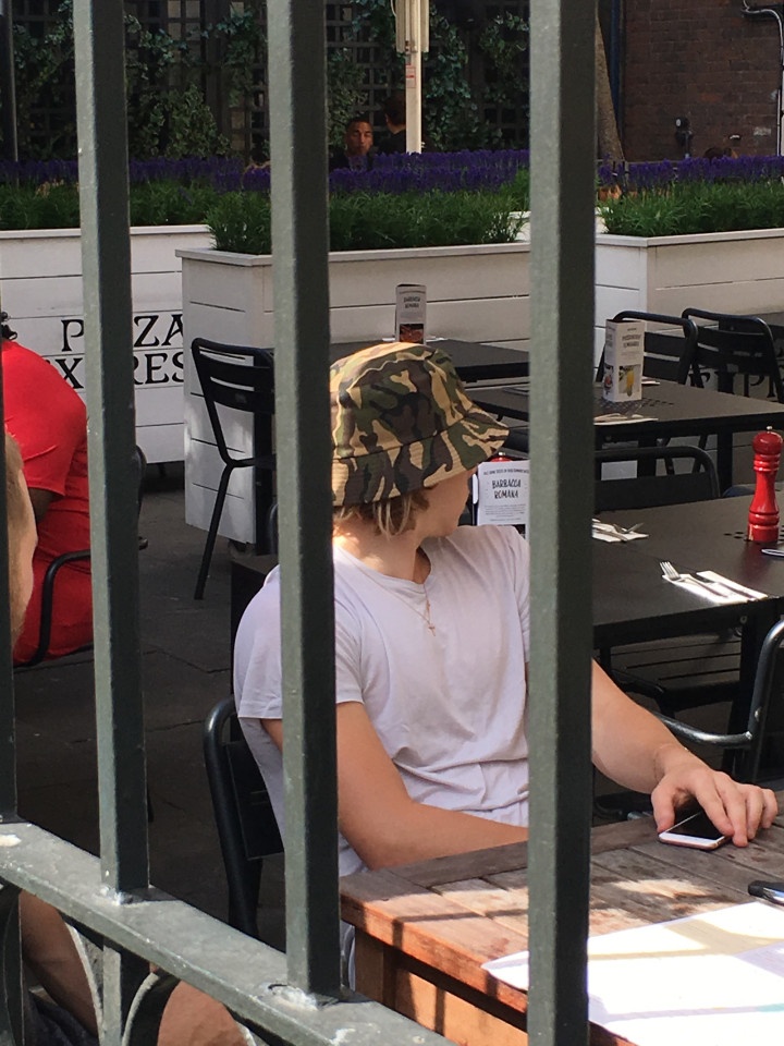 Con trai Beckham suy sụp sau khi chia tay bạn gái ảnh 2 Con trai Beckham suy sup sau khi chia tay ban gai anh 2