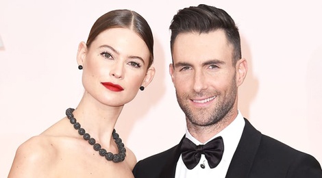 Maroon 5 huy dien vi vo Adam Levine sap lam bon hinh anh