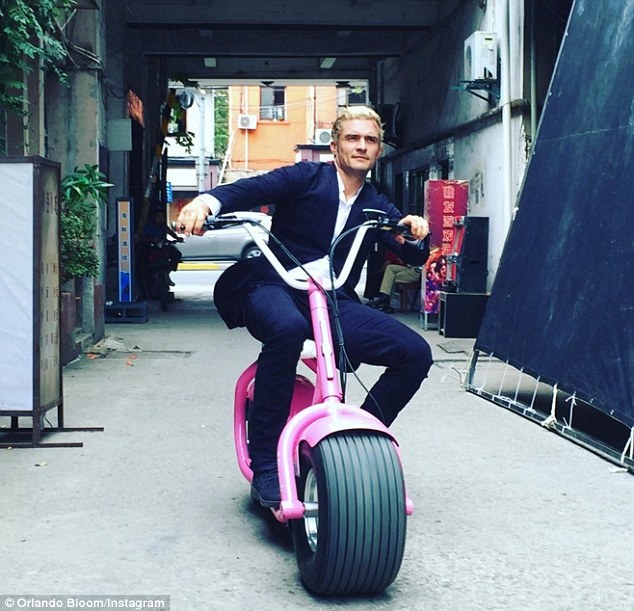 Orlando Bloom cướp hợp đồng của Justin Bieber ảnh 2 Orlando Bloom cuop hop dong cua Justin Bieber anh 2