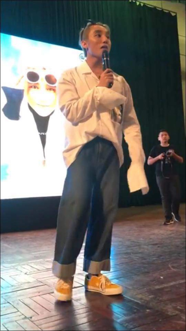 Trang phuc cua Son Tung ngay cang tro nen tham hoa anh 1