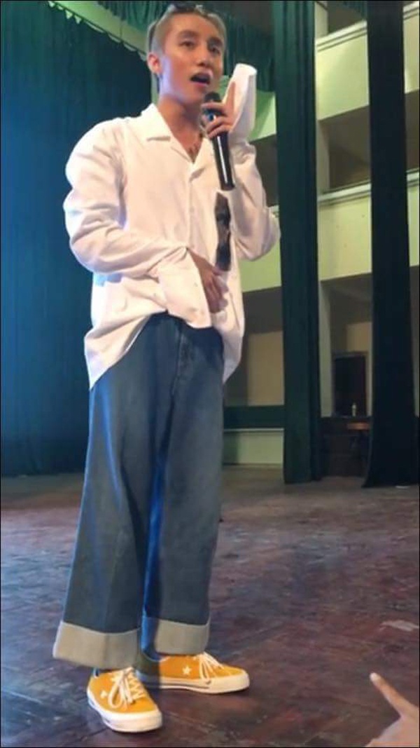 Trang phuc cua Son Tung ngay cang tro nen tham hoa anh 2